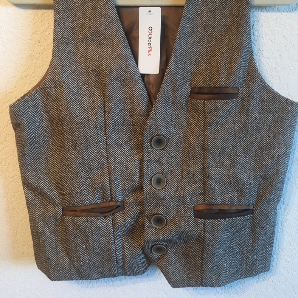 New men’s Small vest